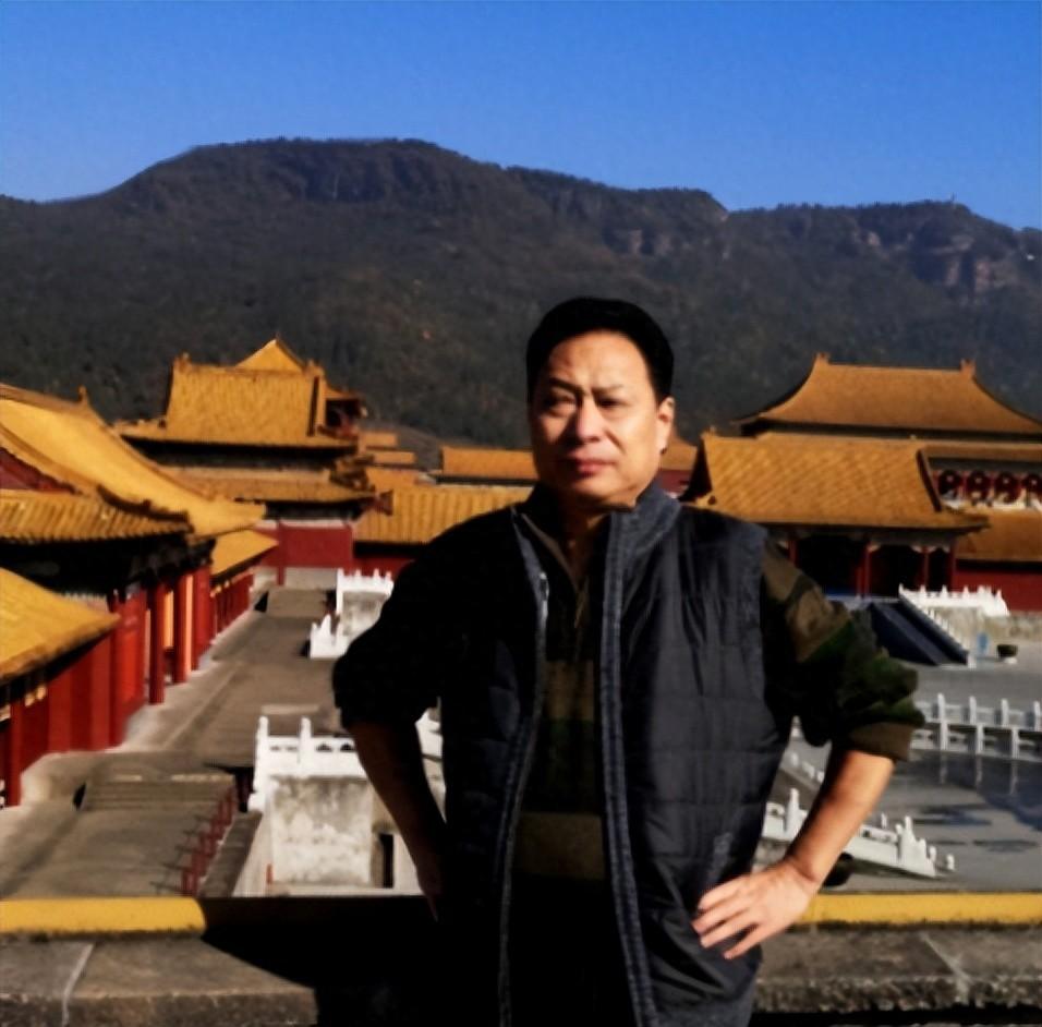 艺术教育艺术品鉴杂志官网中国著名书法家张峰先生书法独特艺术风格品鉴Z6尊龙凯时官